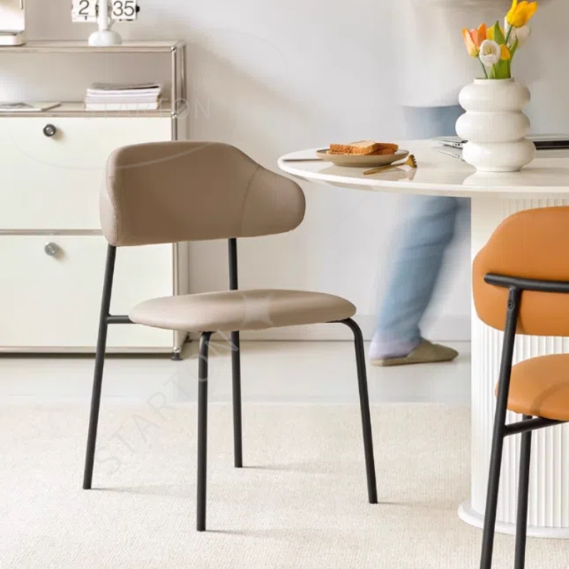 Outdoor Furniture In Store - Luksusowe krzesła do jadalni Sklep spożywczy